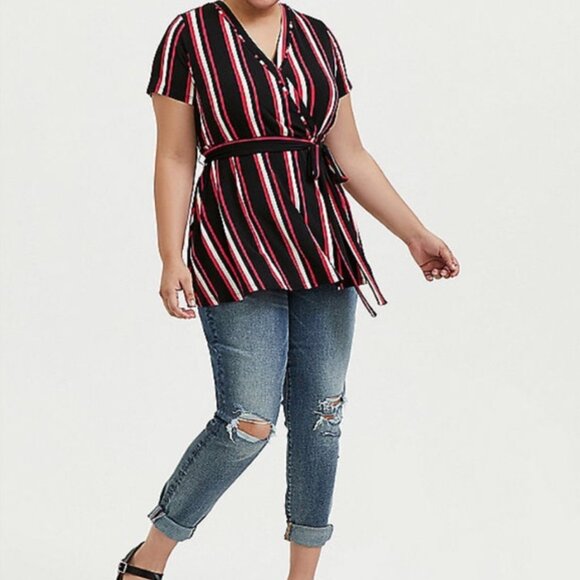Torrid Black Stripe Wrap Style Short Sleeve Top Missing Belt N17 - Picture 2 of 8